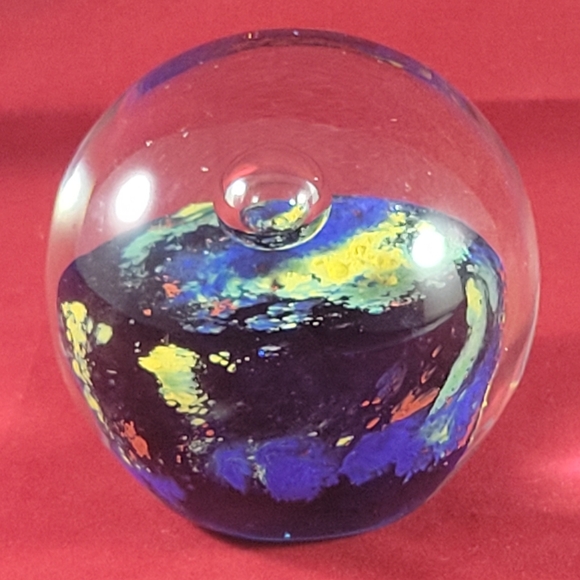 COLECTIBAL HAND BLOWN ART GLASS PAPERWEIGHT, LARGE . - Picture 2 of 8